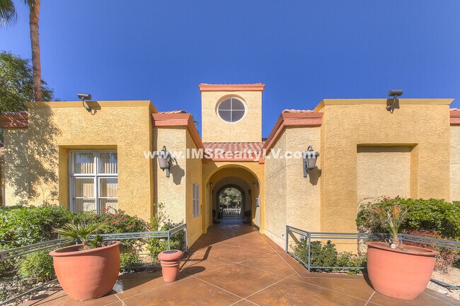 Building Photo - 270 E Flamingo Rd
