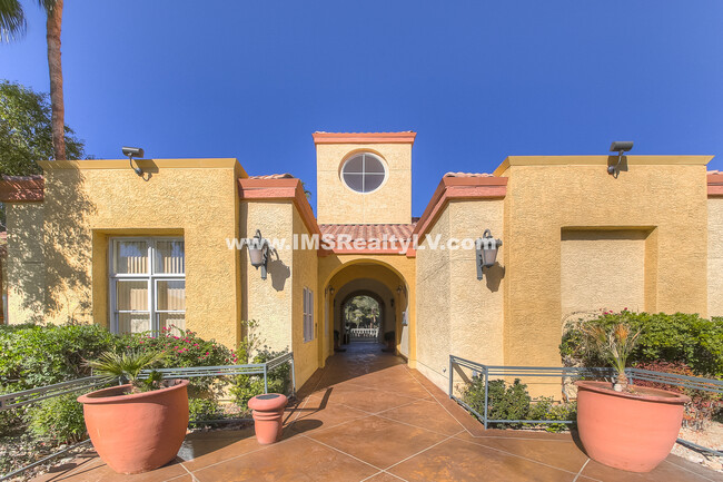 Building Photo - Unfurnished Meridian Luxury 1 Bed | 1 Ba C...