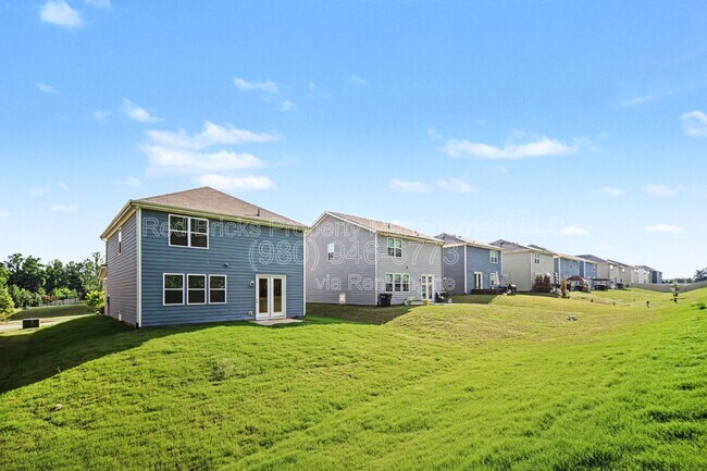 Building Photo - 2034 Blue Sky Mdws Dr