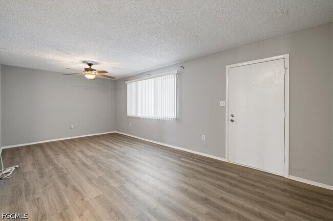 Building Photo - 4906 Victoria Dr