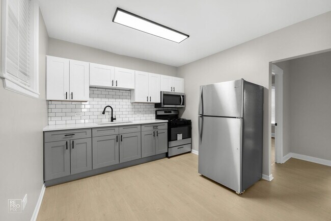 Building Photo - 703 N Austin