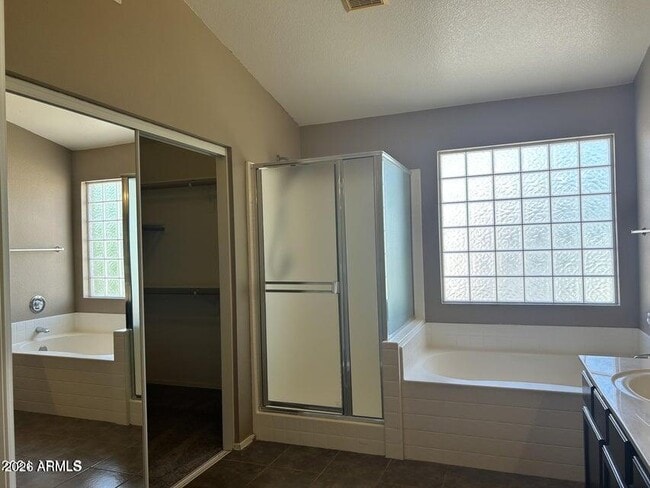 Building Photo - 5368 W Topeka Dr