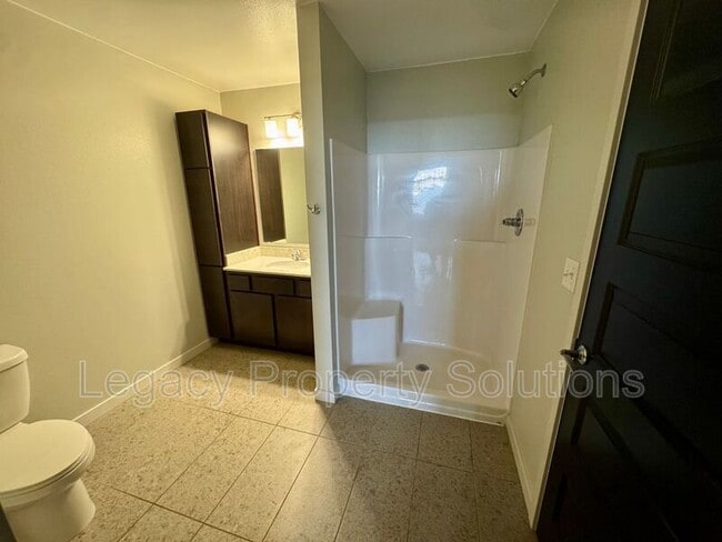 Building Photo - 208 E Greenfield Ln