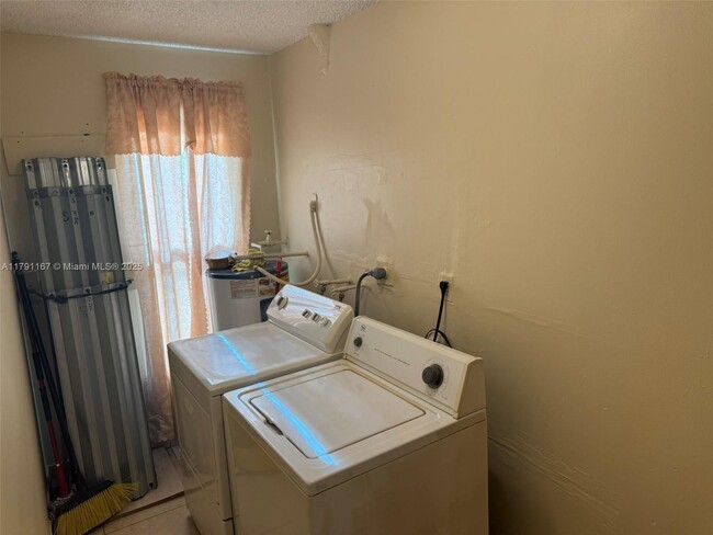 Building Photo - 312 N 62nd Ave