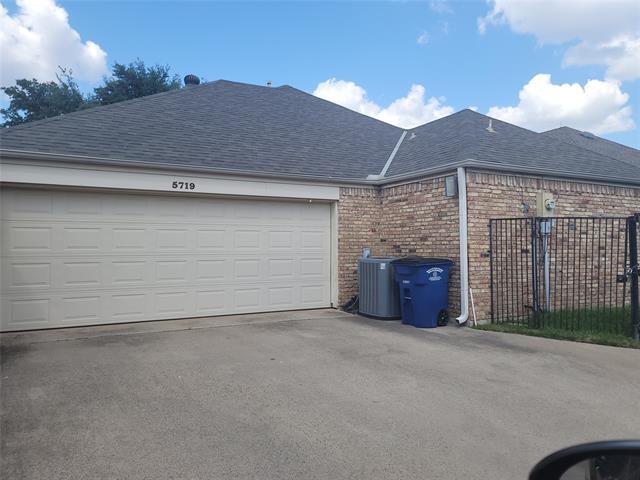 Building Photo - 5719 Encore Dr