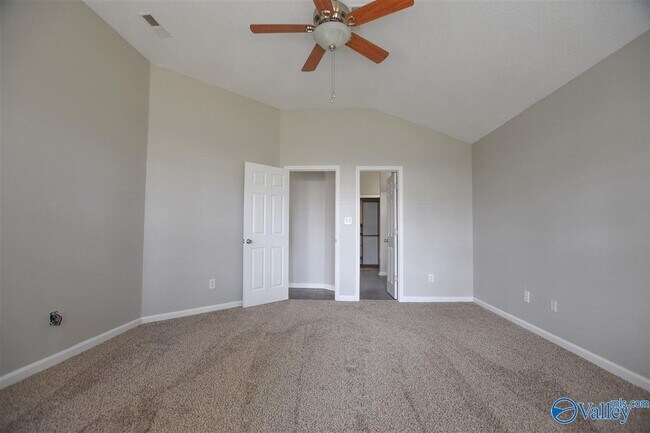 Building Photo - 2542 Bonnie Oaks Dr SW