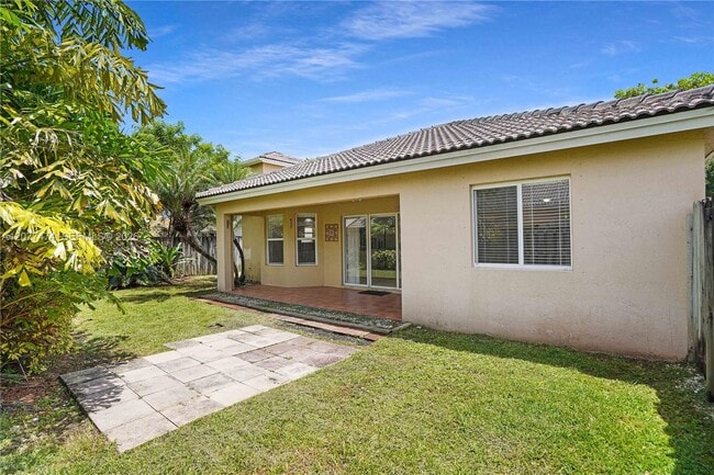 Building Photo - 13950 SW 155th Ct
