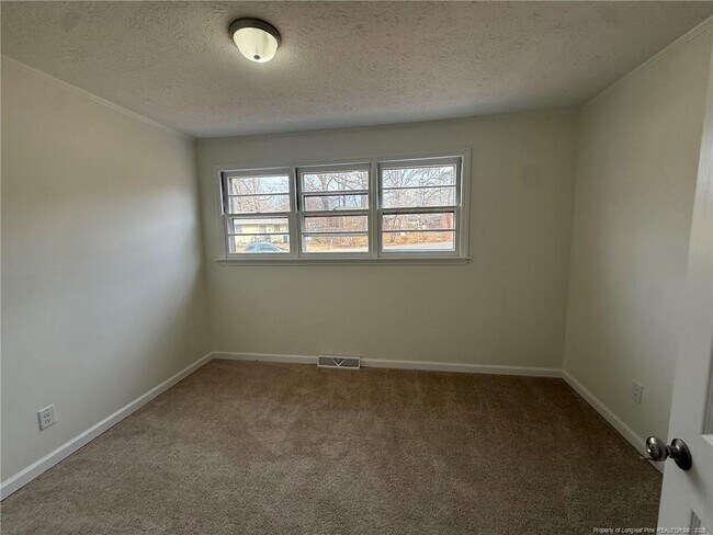 Building Photo - 671 Forest Dr