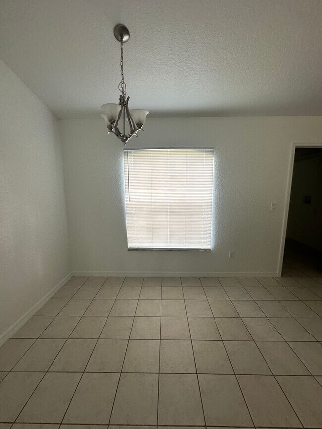 Building Photo - Marion Oaks North