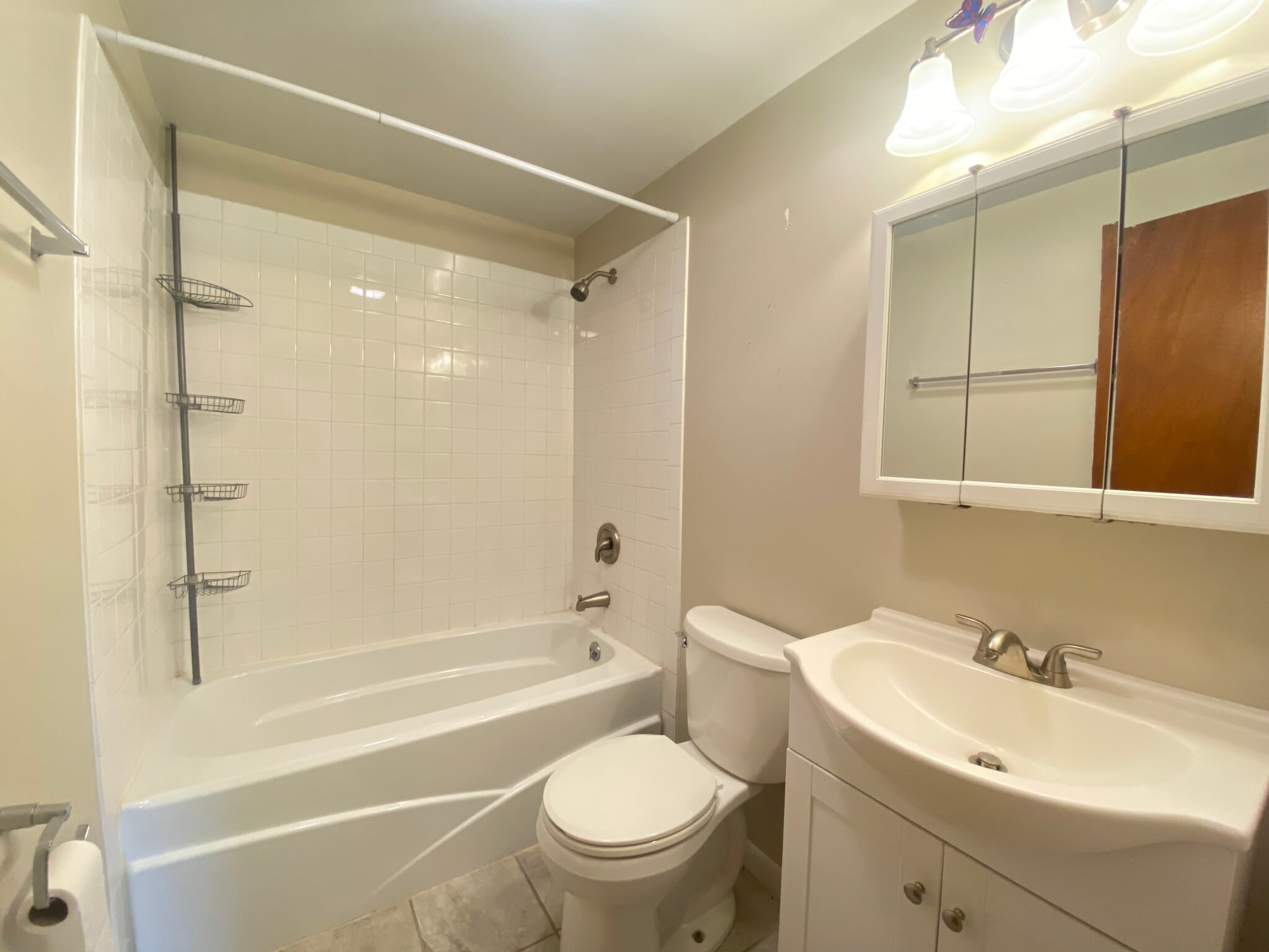 Full bath - 7440 Mount Herman Rd