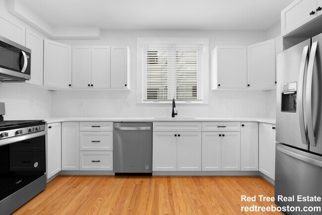 Building Photo - 79 Sydney St