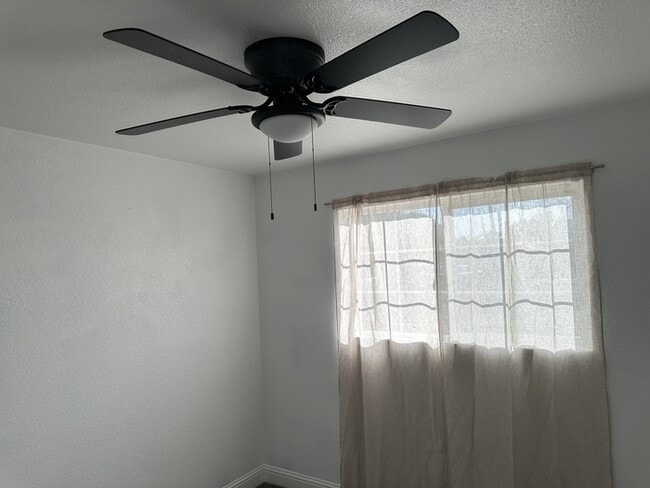 Building Photo - Updated 3 Bedroom 1 Bathroom Home.
