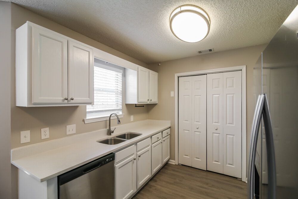 Building Photo - 604 Fieldcrest Dr