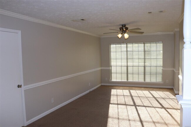 Building Photo - 760 N Burbank Dr