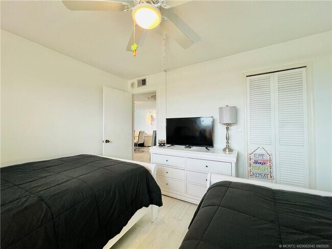 Building Photo - 9400 S Ocean Dr