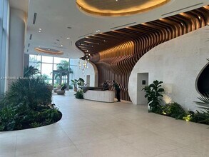 Building Photo - 700 NE 24th St