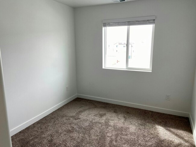 Building Photo - 3933 Orinda Dr