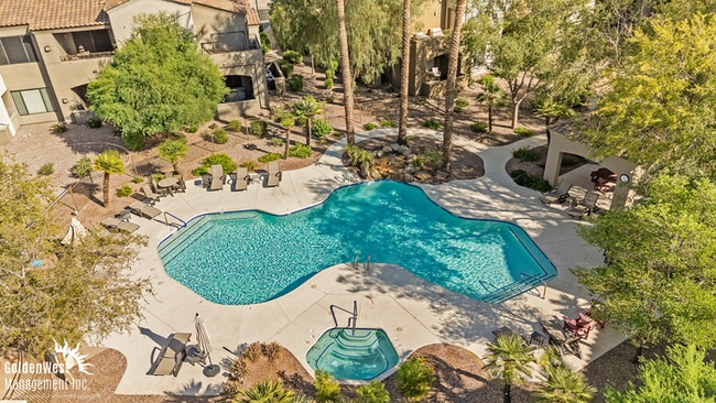 Building Photo - Gorgeous 2Bdm 2Ba Home with Golf-Course Vi...