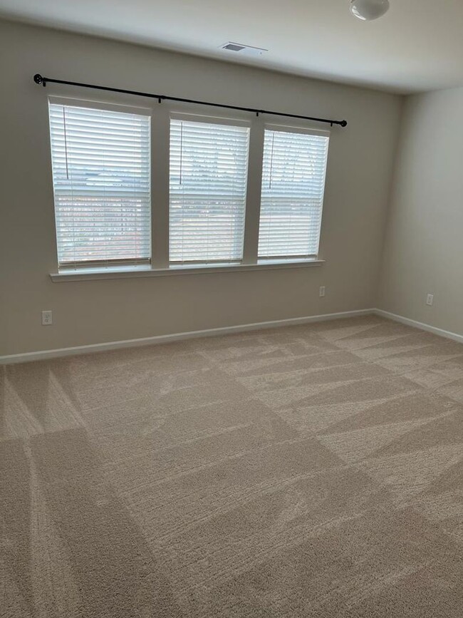 Building Photo - Townhome with 3BR/2.5BA Garage Located in ...