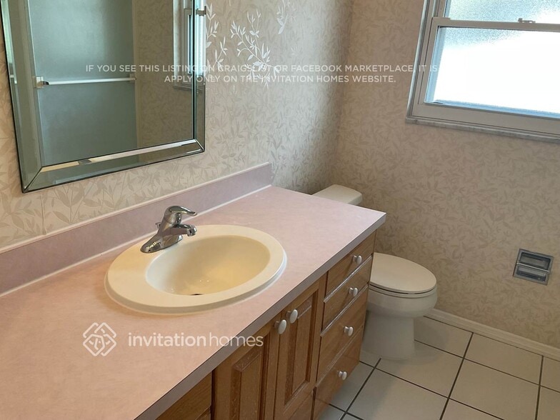 Building Photo - 13353 Hacienda Dr