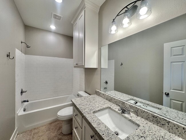 Building Photo - Available Now! New Construction 3 Bed 2 Ba...