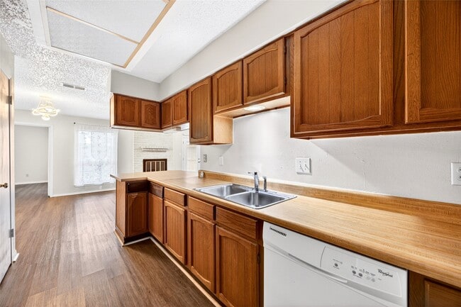 Building Photo - 11103 Bellerive Dr