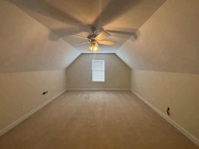 Building Photo - 3 Bed 2 Bath Home on Greenville Loop