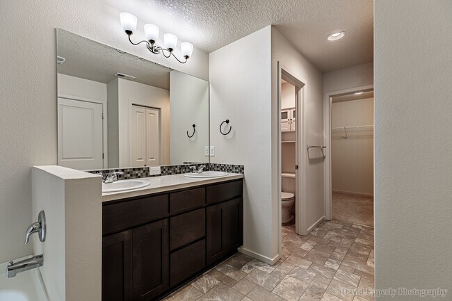 Building Photo - 33312 SW Havlik Dr
