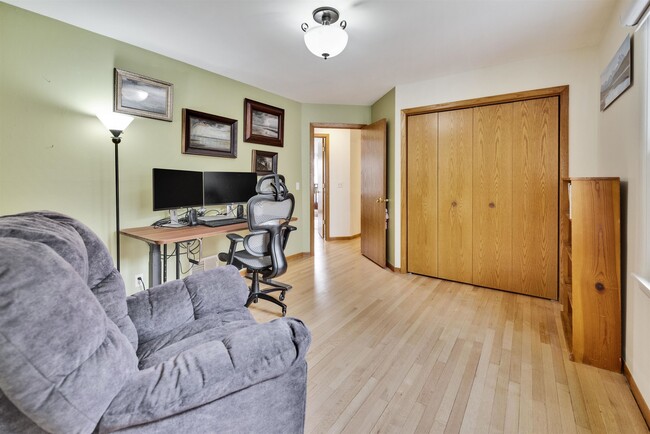 Building Photo - 522 Togstad Glenn
