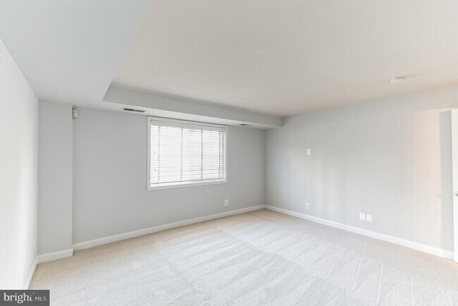 Building Photo - 1601 N Van Dorn St