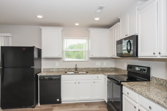 Building Photo - 4008 Everest Dr