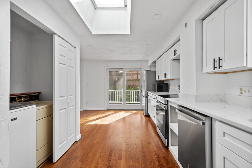 Building Photo - 61 Wordsworth St