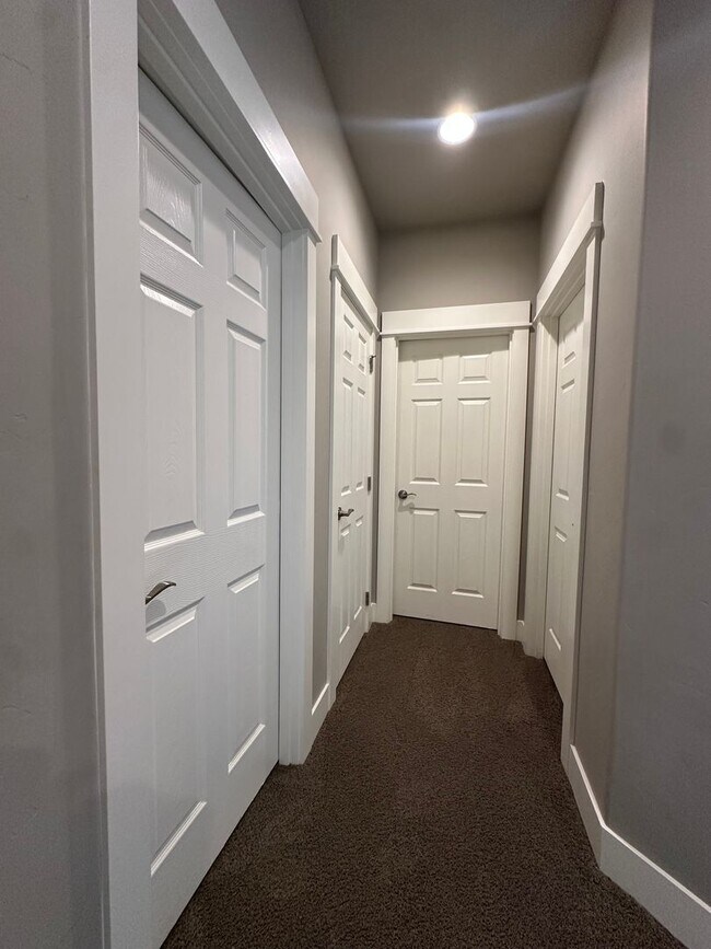 Building Photo - Beautiful Stone Creek Home | Open Layout, RV Parking & Private Pool Access