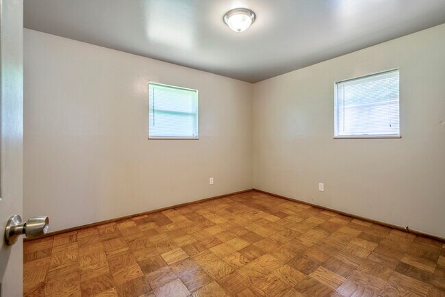 Building Photo - 1509 NE 33rd St