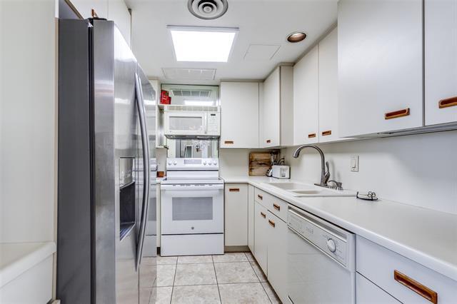 Building Photo - 6211 W Northwest Hwy