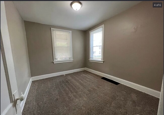 Building Photo - Updated and ready for move in!