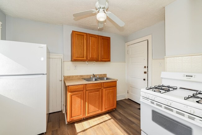 Building Photo - 4009 E 3rd St