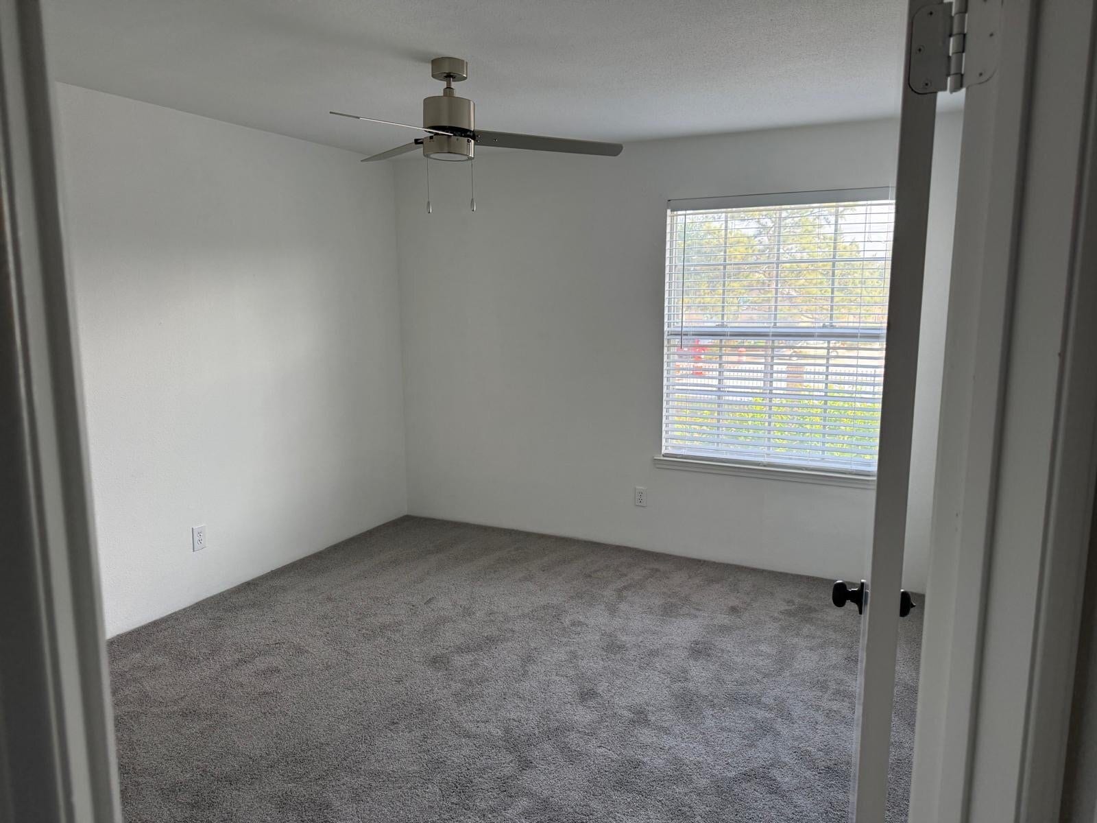 Building Photo - 8243 Creekbend Dr