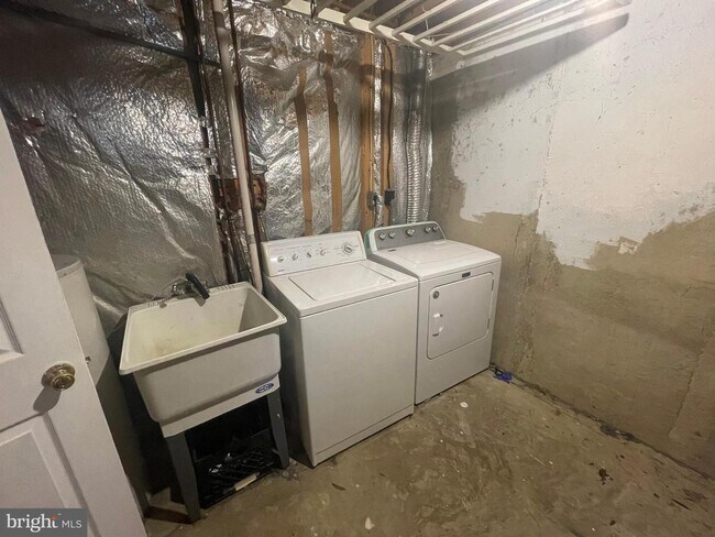 Building Photo - 4216 Dunwood Terrace