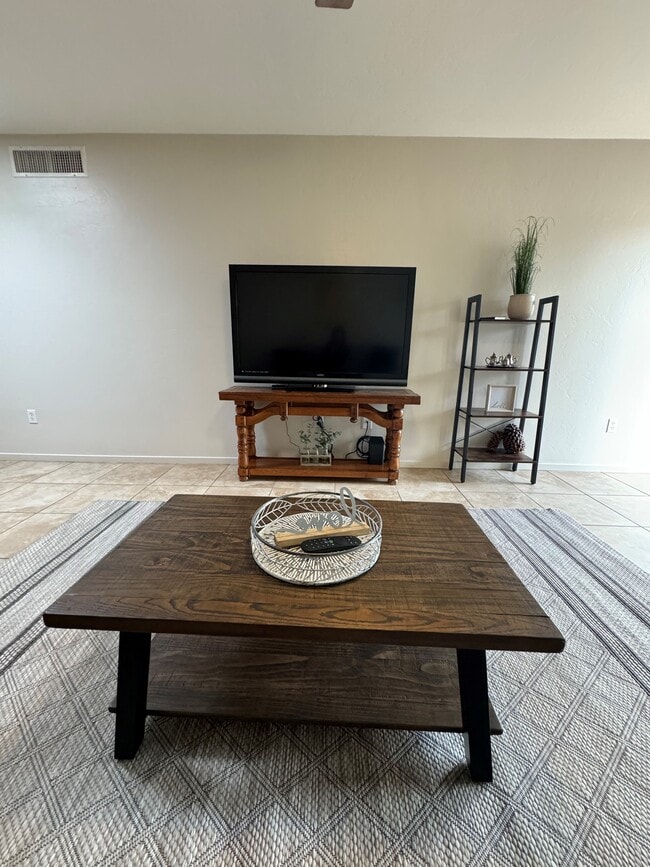 Building Photo - 650 E Camino Alteza