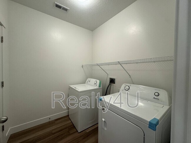 Building Photo - 511 N 310 W