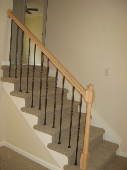 Building Photo - 5633 Parker St