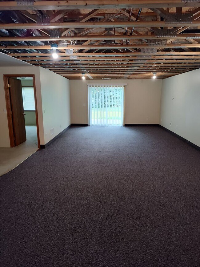 Building Photo - 3 Bedroom, 2 bathroom twin home in Oakdale
