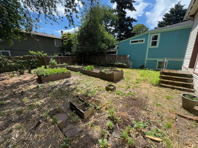 Building Photo - 3 Bedroom, 1 Bathroom Brooklyn Home