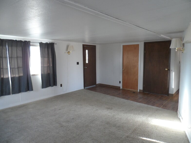 living room - 2620 Cooper Rd