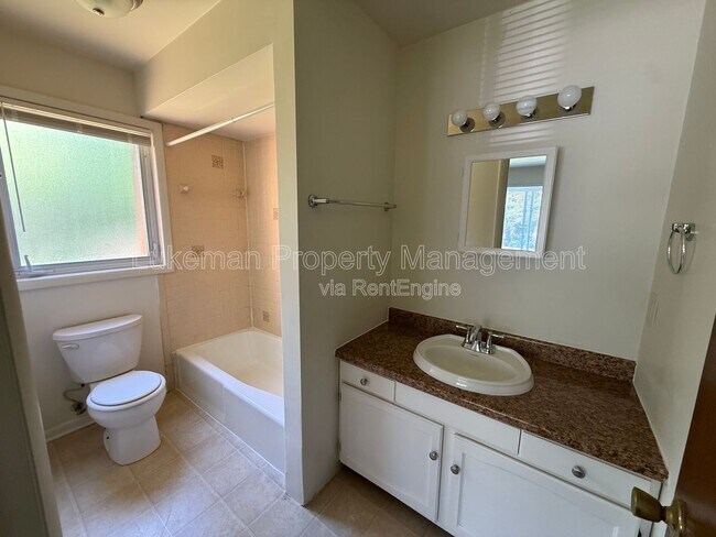 Building Photo - 13024 N Boulevard St