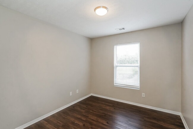 Building Photo - 2878 Creekbend Dr