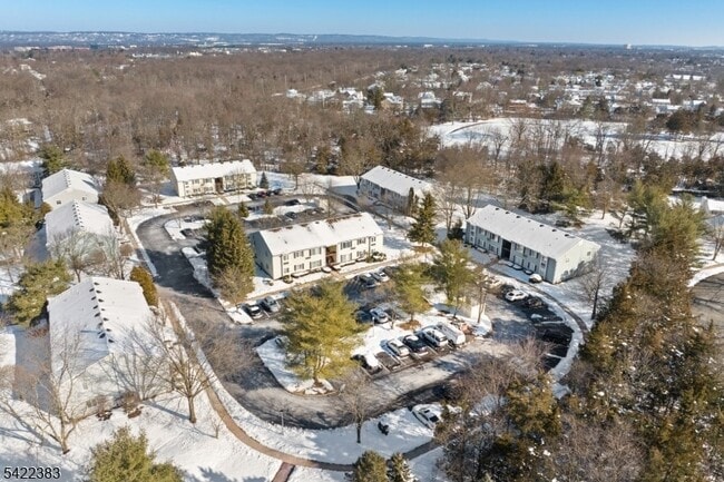 Building Photo - 62 Eton Way