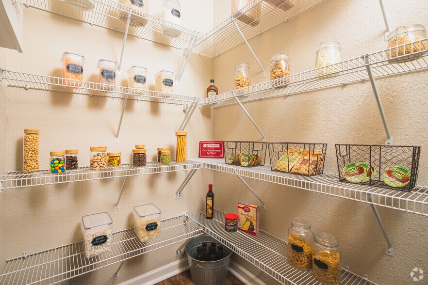 2BR, 2BA - 1,294SF - Forestwood - Pantry - Redwood Fort Wayne Diebold Road