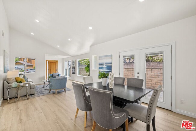 Building Photo - 13 Pepper Ct